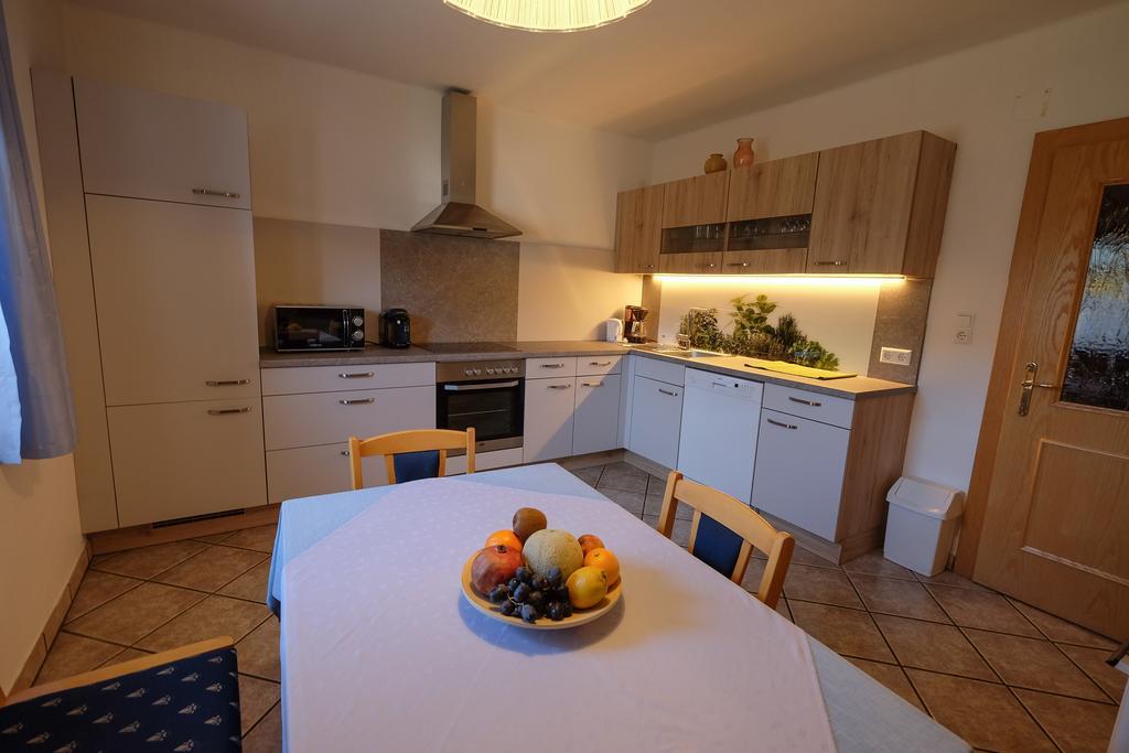 Haus Hubertus Apartment Radnig ภายนอก รูปภาพ